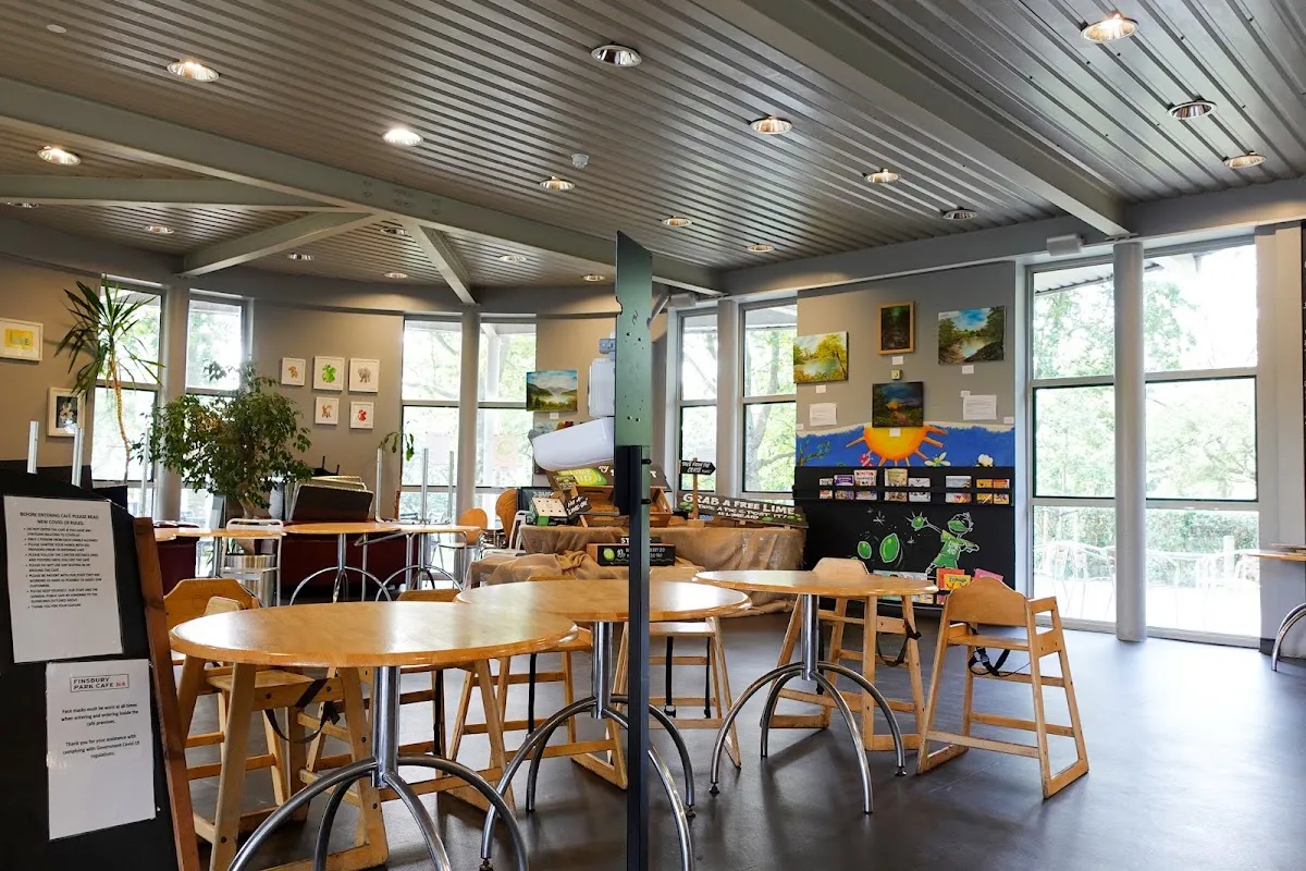 BookNoFees: Cafetería – Finsbury Park Cafe – London – Café Finsbury Park, foto 1