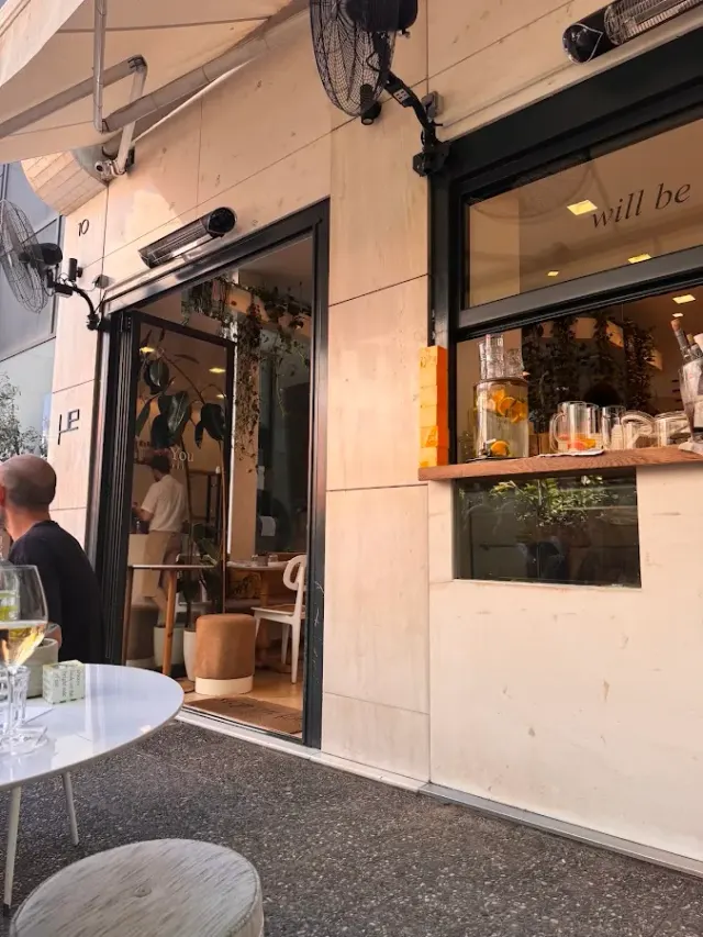 BookNoFees: me kolonaki, Athens