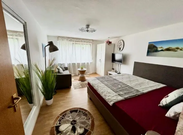 BookNoFees: alojamiento de vacaciones en Karlsruhe – Departamento tranquilo con entrada independiente y vista al jardín