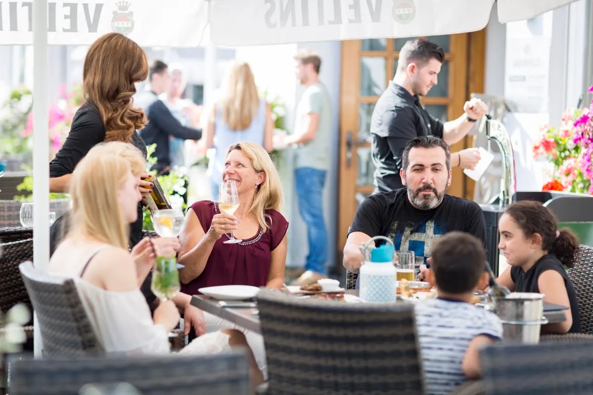 BookNoFees: Restaurante – Akropolis Restaurant – Unna – Restaurante Akropolis, foto 1