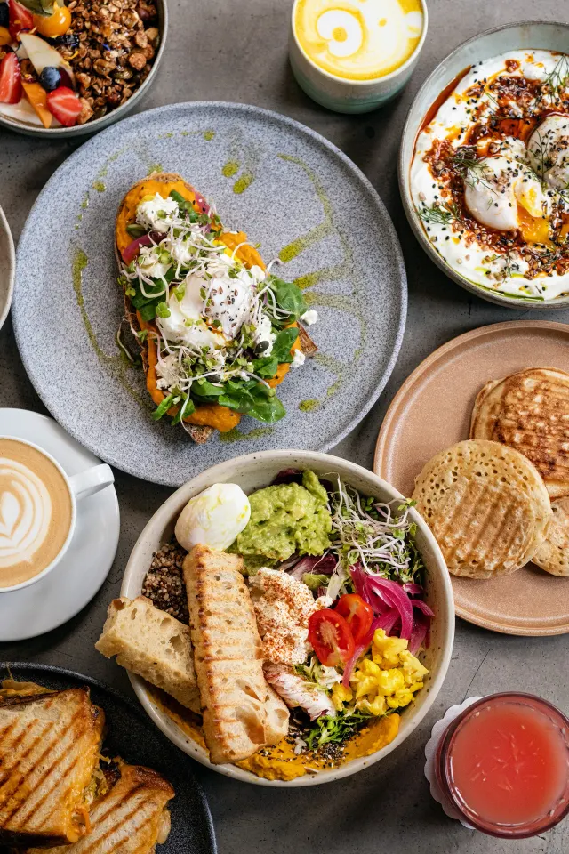 BookNoFees: Cafetería – Bistro Monk – Prague – Bistro Monk, foto 2