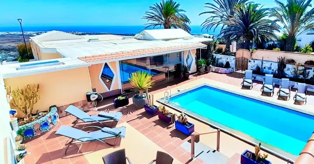 BookNoFees: alojamiento de vacaciones en Tías – Villa Madora con piscina y vista al mar, La Asomada