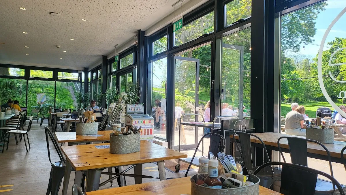 BookNoFees: Cafetería – Brown And Green Life – London – Vida marrón y verde, foto 1