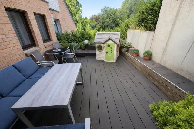 BookNoFees: alojamiento de vacaciones en Rheinstetten – Cálido departamento de vacaciones con terraza y vista al jardín