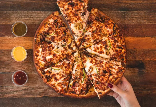 BookNoFees: Bar de tapas – Almond Pizza – Bucharest – Pizza de almendras, foto 3