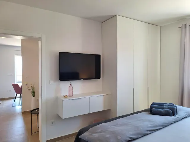 BookNoFees: Departamento en el último piso con una vista panorámica de ensueño al mar – Vodice
