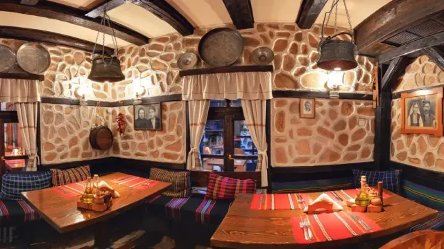 BookNoFees: Restaurante – Хаджидрагановите къщи – Sofia – Las casas de Hadzhidragano, foto 2