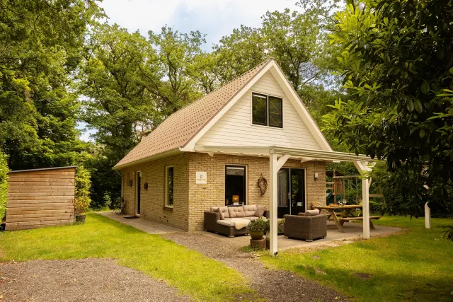 BookNoFees: Casita independiente en plena naturaleza con jardín y área de juegos – Norg