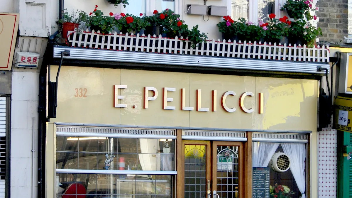 BookNoFees: Cafetería – E. Pellicci – London – E. Pellicci, foto 1