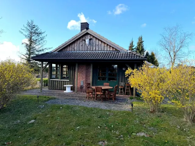 BookNoFees: Una pequeña y tranquila casita de madera con encanto del oeste – Brekendorf