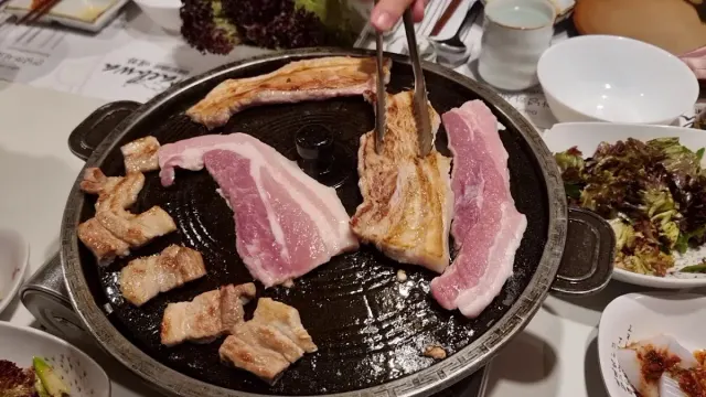BookNoFees: Restaurante – Maehwa – Bratislava – El elefante, foto 3