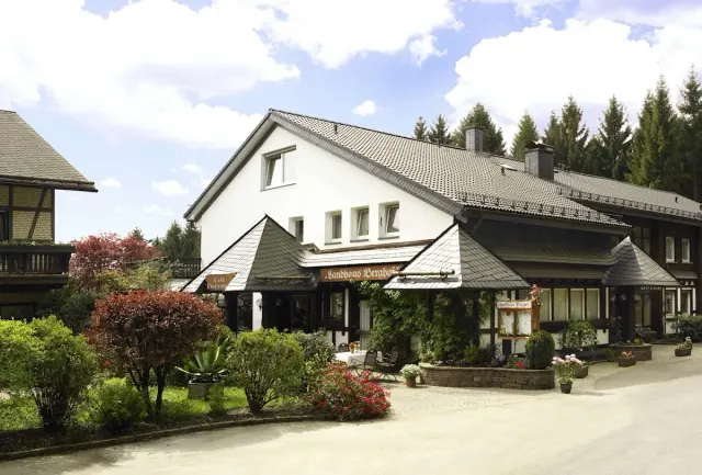 BookNoFees: Landhaus Berghof Restaurant und Café, Wenden
