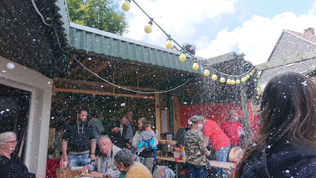 BookNoFees: Cafetería – Cafe "Klunterbunt" – Nachrodt-Wiblingwerde – Café "Klunterbunt", foto 1