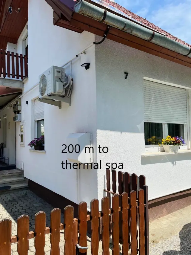 BookNoFees: alojamiento de vacaciones en Bük – Departamento espacioso con jardín y terraza
