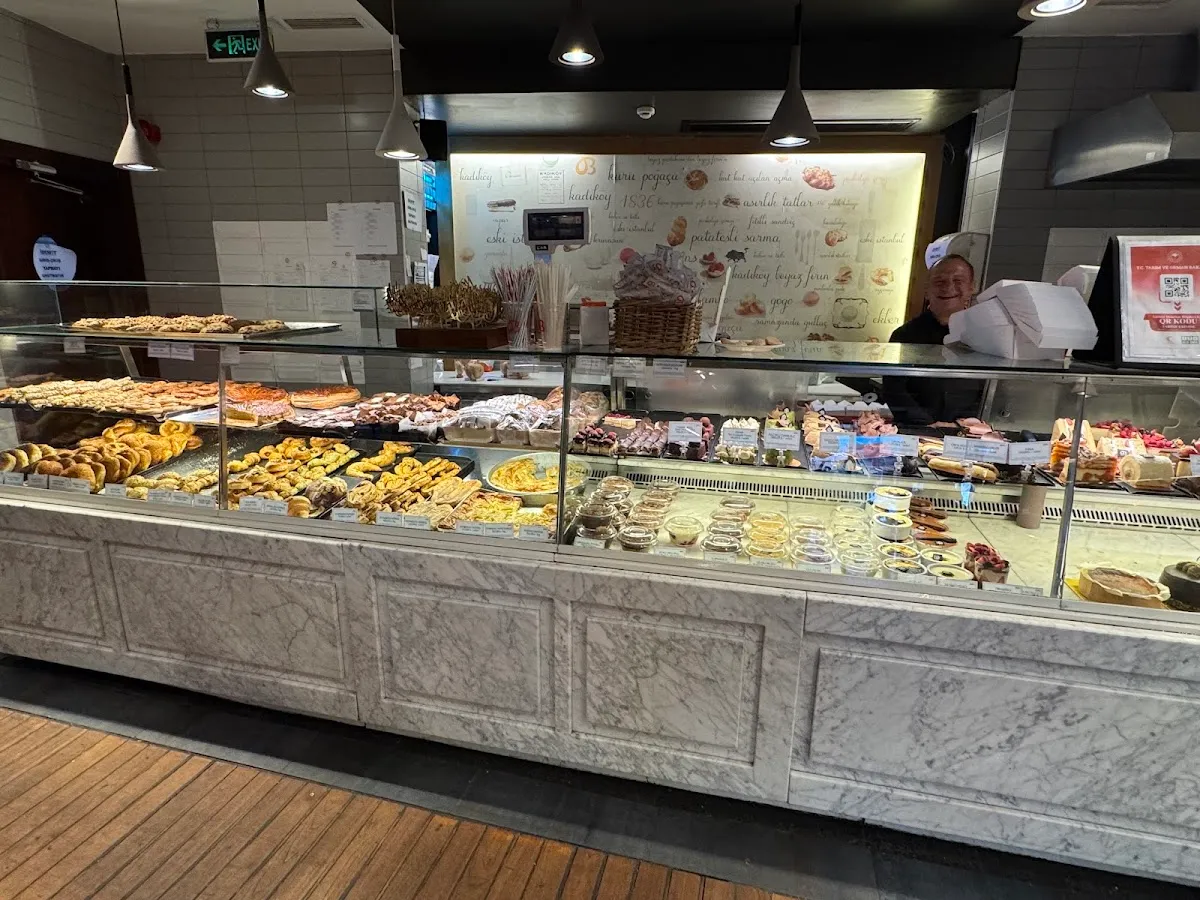 BookNoFees: Panadería – Beyaz Fırın Suadiye – Istanbul – Panadería Beyaz de Suadiye, foto 1