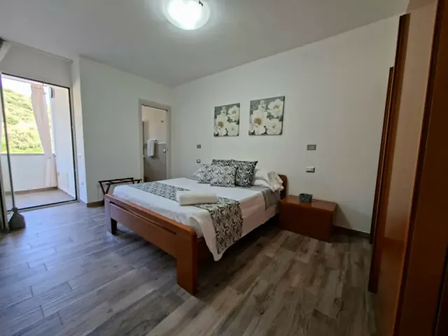BookNoFees: Tranquilo departamento céntrico con balcón y vista a la montaña – VILLASIMIUS