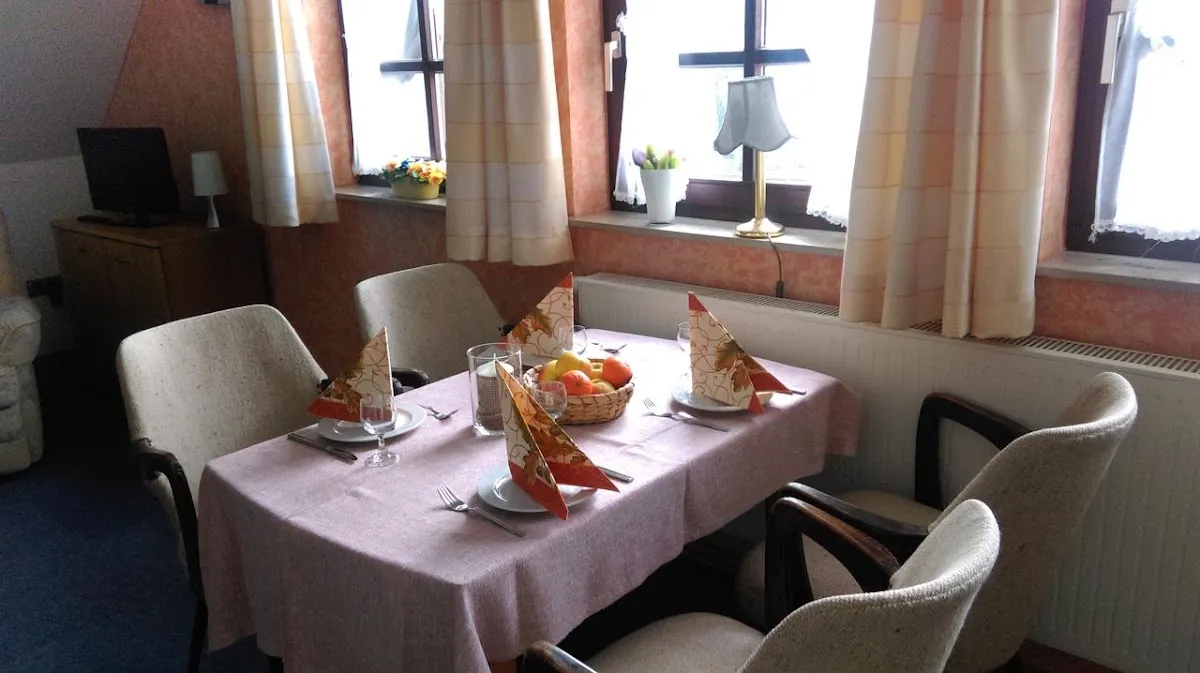 BookNoFees: Restaurante – Erhard Schnorbus Café Pension – Hallenberg – Erhard Schnorbus Café Pension, foto 1
