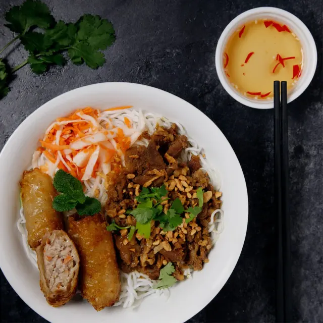 BookNoFees: Pho 144, Paris