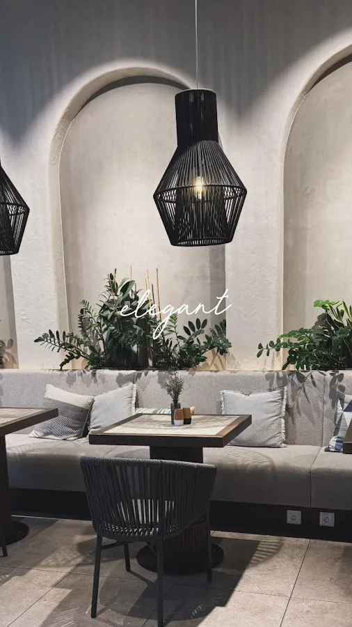 BookNoFees: Cafetería – Certo "OC Tehelko" – Bratislava – Claro, «OC Tehelko», foto 1