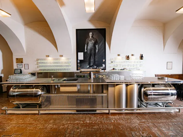 BookNoFees: Restaurante – Lokál Dlouhááá – Prague – El bar Dlouhááá, foto 3