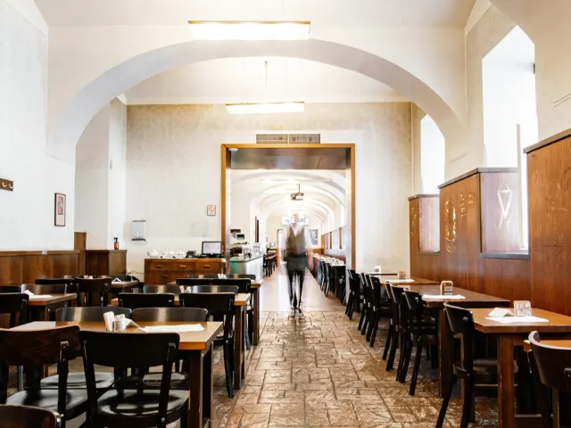 BookNoFees: Restaurante – Lokál Dlouhááá – Prague – El bar Dlouhááá, foto 2