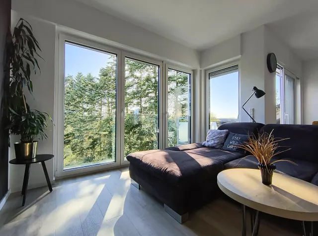 BookNoFees: Elegante departamento con balcón y vista al patio ajardinado – Hamm