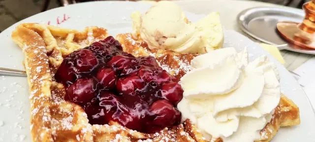 BookNoFees: Restaurante – Garibaldi Eis Café – Lüdenscheid – Café y heladería Garibaldi, foto 2
