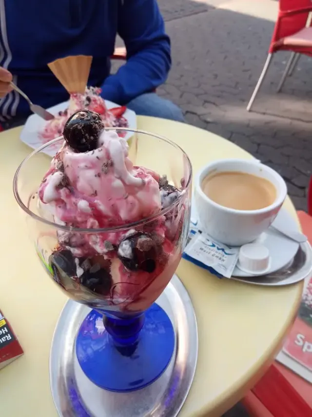 BookNoFees: Restaurante – Eiscafé Da Rosa – Werl – Eiscafé Da Rosa, foto 3