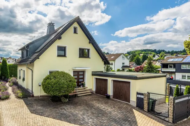 BookNoFees: alojamiento de vacaciones en Nieder-Röhre – Departamento de vacaciones «Sonnenblick und Relax»