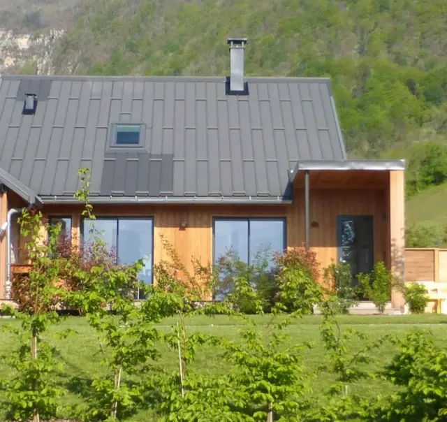 BookNoFees: Casa de campo espaciosa — con piscina y vista a la montaña en Saboya, para 7 personas – St Pierre D'albigny