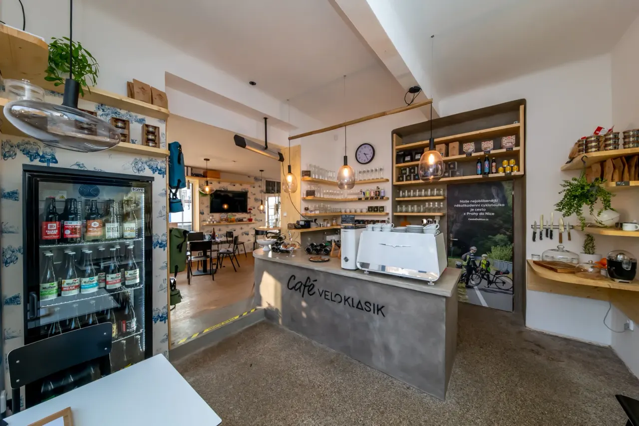 BookNoFees: Cafetería – Café Veloklasik – Prague – Café Veloklasik, foto 1