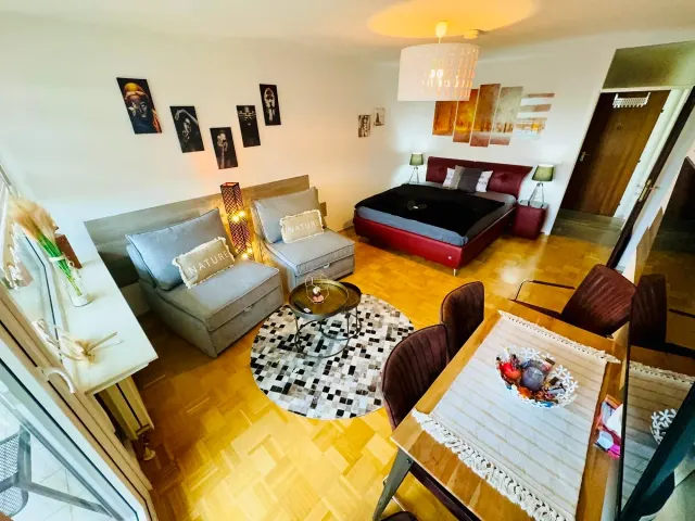 BookNoFees: Departamento de vacaciones tranquilo con balcón y área para niños – Ettlingen