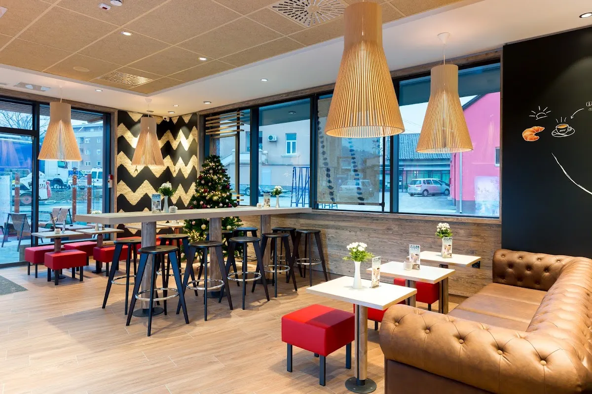 BookNoFees: Bar de tapas – McDonald's – Zagreb – McDonald's, foto 1