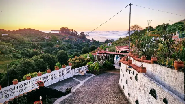 BookNoFees: alojamiento de vacaciones en Moya – Guest room, Finca Vida Libre