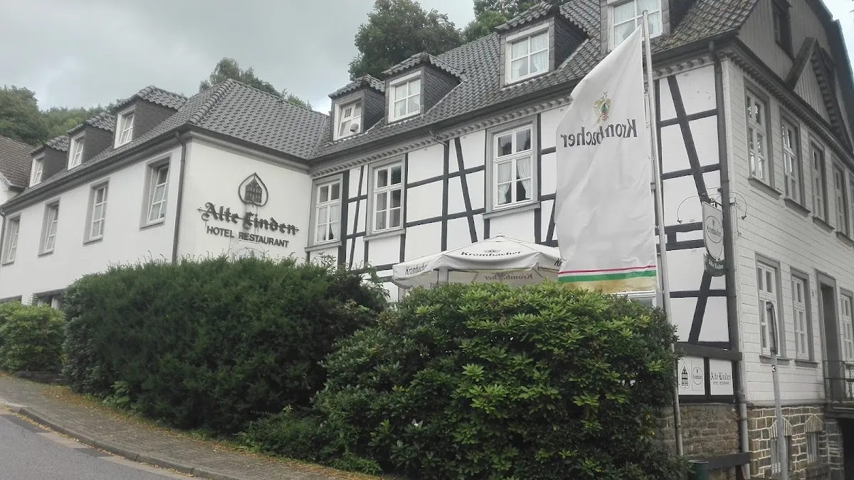 BookNoFees: Restaurante – Alte Linden – Altena – Tilos antiguos, foto 1