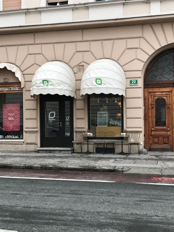 BookNoFees: Cafetería – Bazilika Café – Ljubljana – Café Bazilika, foto 1