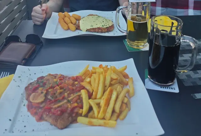 BookNoFees: Restaurante – Dorfschänke Körner – Arnsberg-Bruchhausen – Taberna del pueblo Körner, foto 2