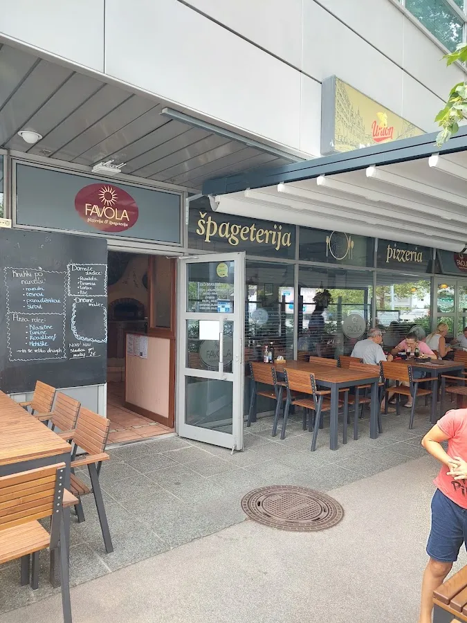 BookNoFees: Restaurante – Favola – Ljubljana – Cuento, foto 1