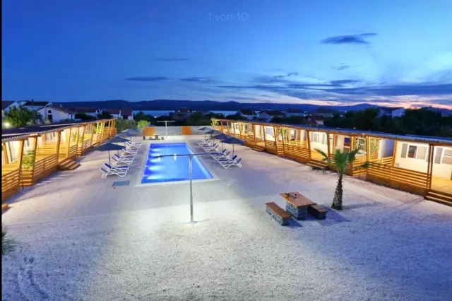 BookNoFees: Casa tranquila de estilo campista con piscina compartida – Turanj