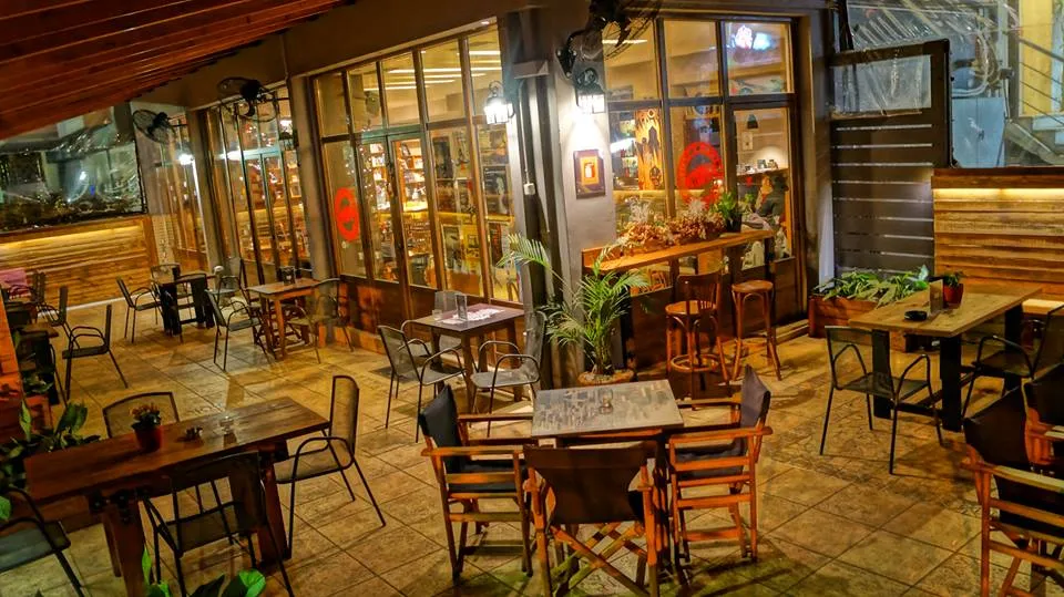BookNoFees: Cafetería – Metropolis – Athens – Metrópolis, foto 1