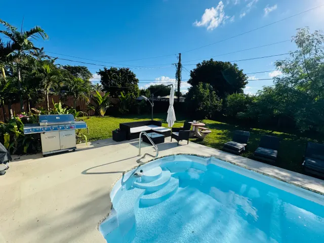 BookNoFees: Tranquila casita con jardín y piscina – Cutler Bay