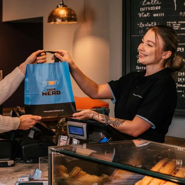 BookNoFees: Cafetería – Caffè Nero – Warsaw – Caffè Nero, foto 2