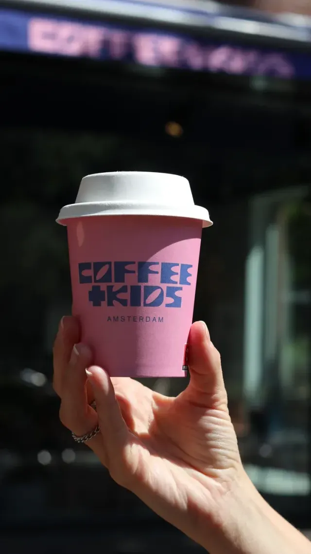 BookNoFees: Cafetería – Coffee and Kids – Amsterdam – Café y Niños, foto 2