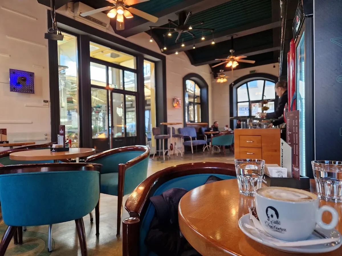 BookNoFees: Cafetería – Cafe Monet – Ljubljana – Café Monet, foto 1