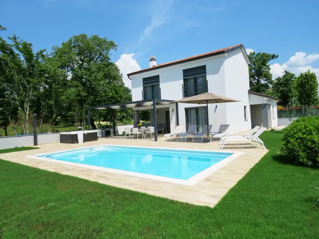 BookNoFees: Villa Cerasela | Elegante villa cerca de Rovinj con piscina, jacuzzi y parrilla – Kanfanar