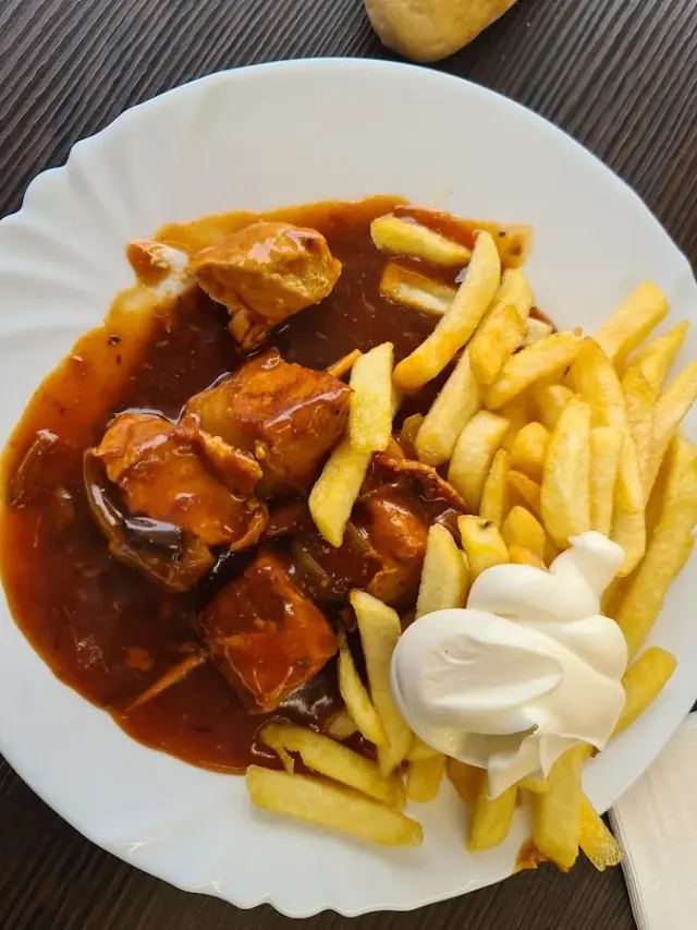BookNoFees: Restaurante – Rasche Fleischergrill Imbiß – Marsberg – Comida rápida a la parrilla en la carnicería, foto 2