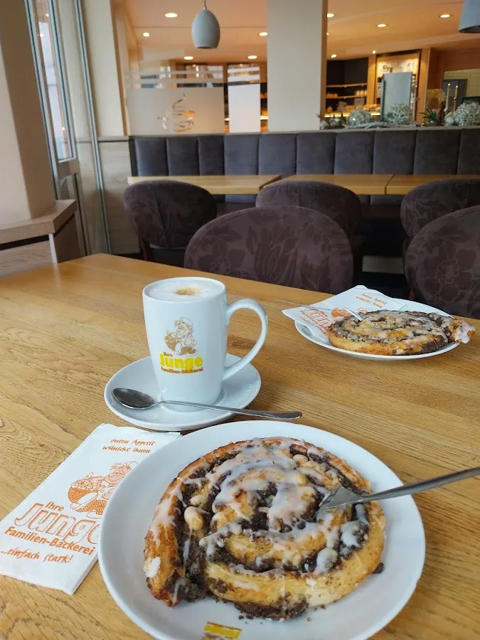 BookNoFees: Panadería – Bäcker Regina – Wenden – Regina, la panadera, foto 1