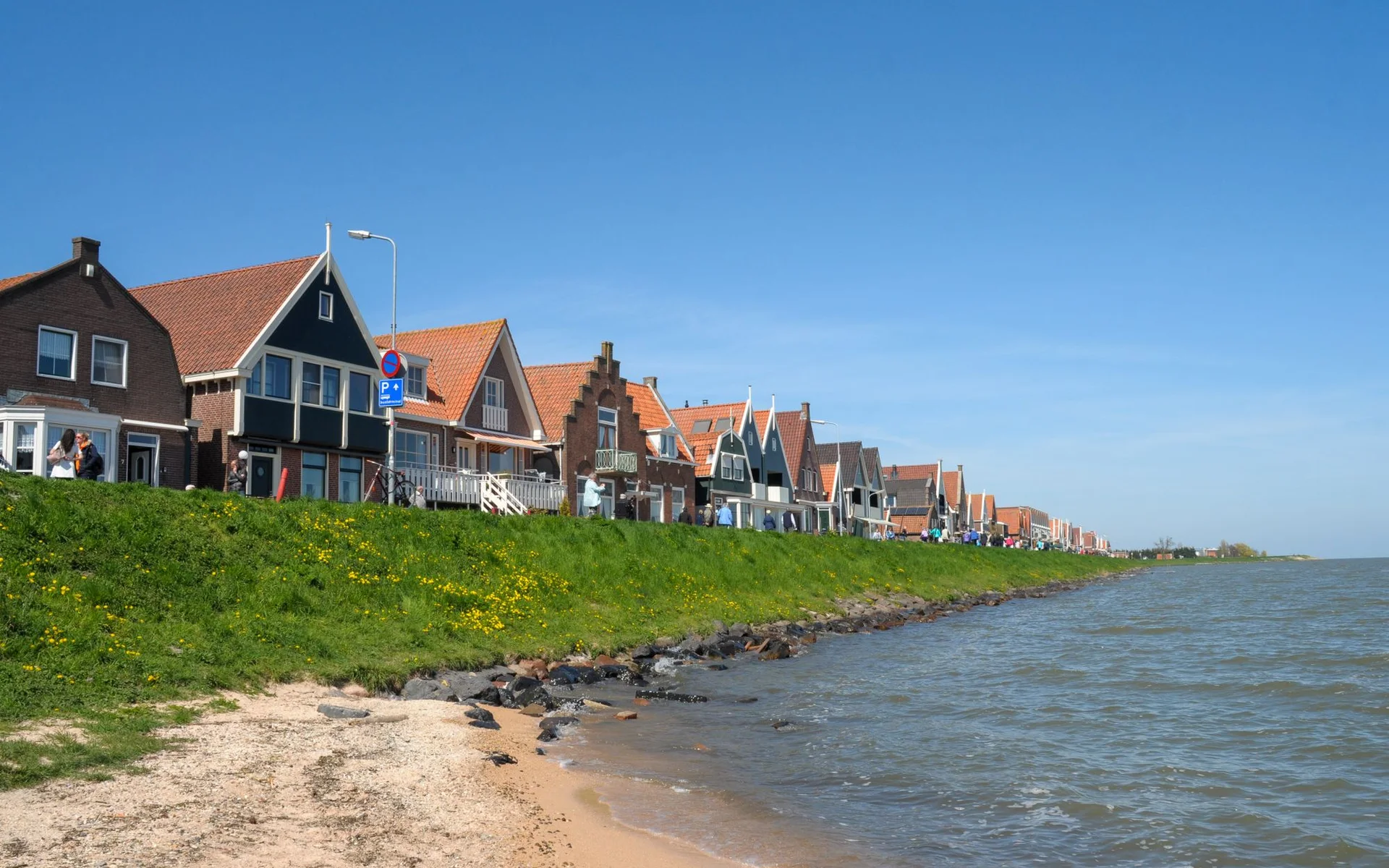 Casas históricas a orillas de Volendam