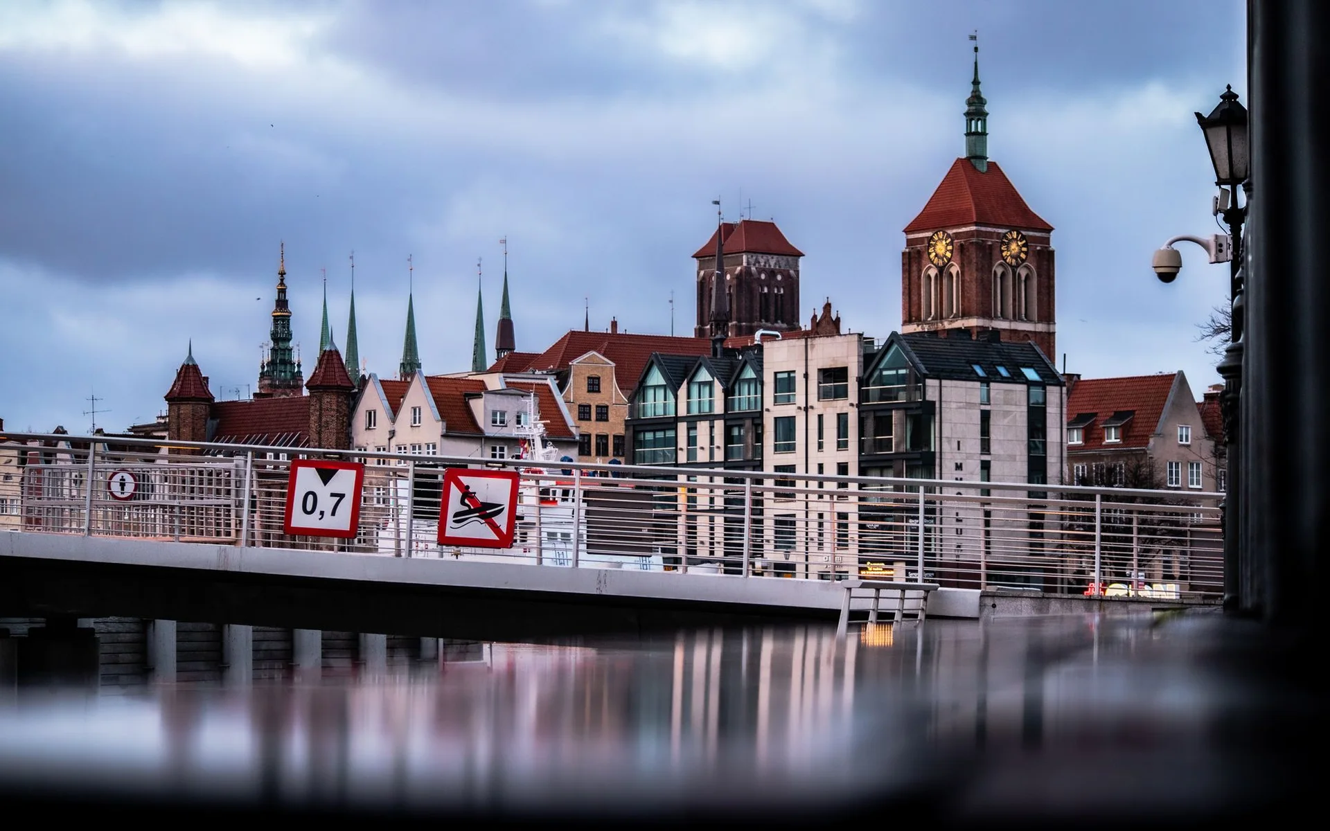 Edificios históricos en el paseo marítimo de Gdansk
