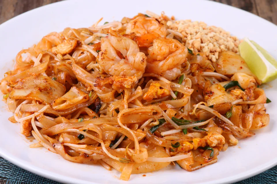 BookNoFees: Foto de ejemplo: Fideos Pad Thai con gambas
